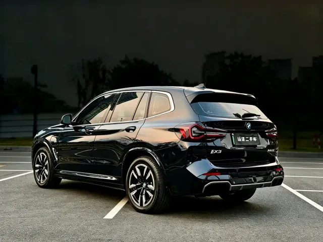 BMW iX3 — Фото автомобиля 5