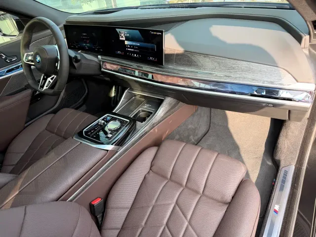 BMW i7 — Фото автомобиля 21