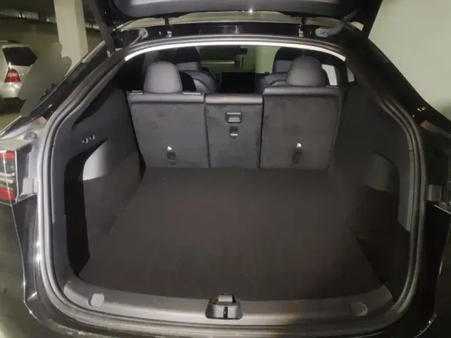 Tesla Model Y — Фото автомобиля 4