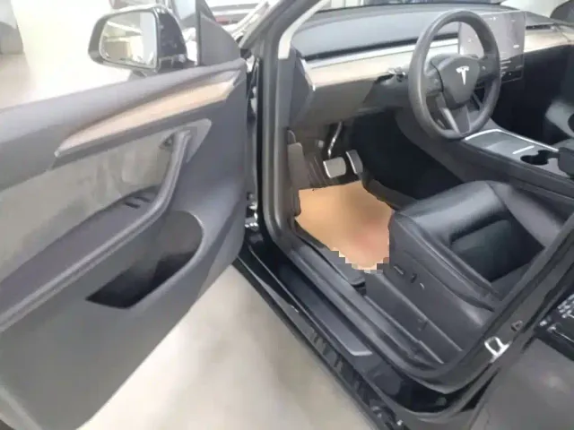 Tesla Model Y — Фото автомобиля 15