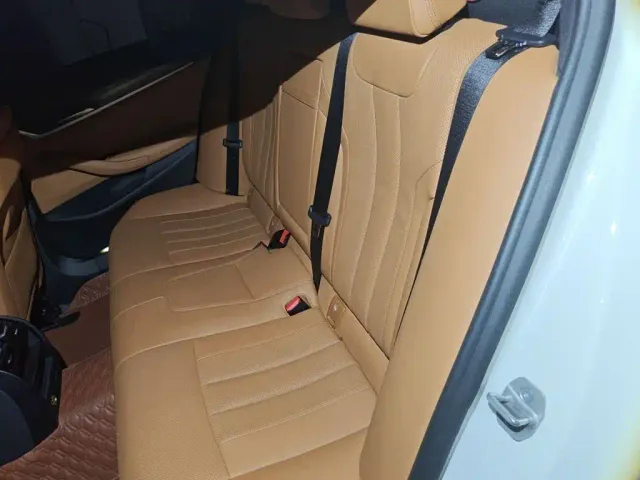 BMW 5 Series — Фото автомобиля 14
