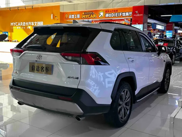 Toyota RAV4 — Фото автомобиля 4