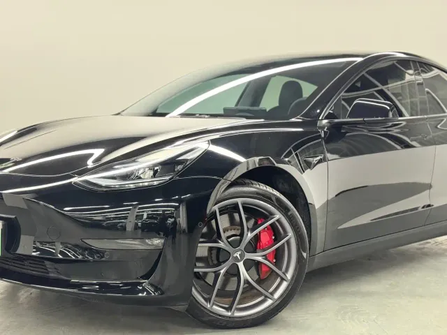 Tesla Model 3 — Фото автомобиля 2