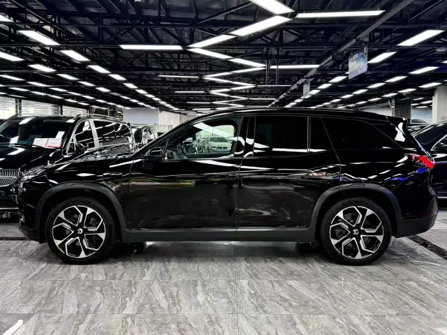 Nio ES8 — Фото автомобиля 4