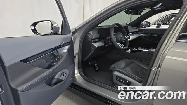 BMW 5-Series 5 серия (G60) 530i xDrive M Sport — Фото автомобиля 10