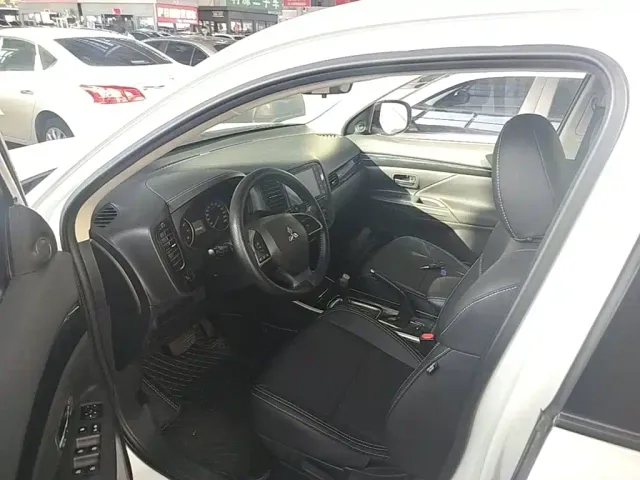 Mitsubishi Outlander — Фото автомобиля 15