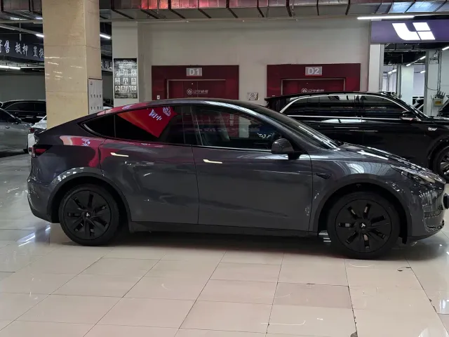 Tesla Model Y — Фото автомобиля 7