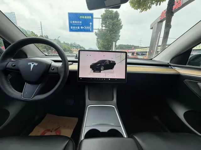 Tesla Model Y — Фото автомобиля 8