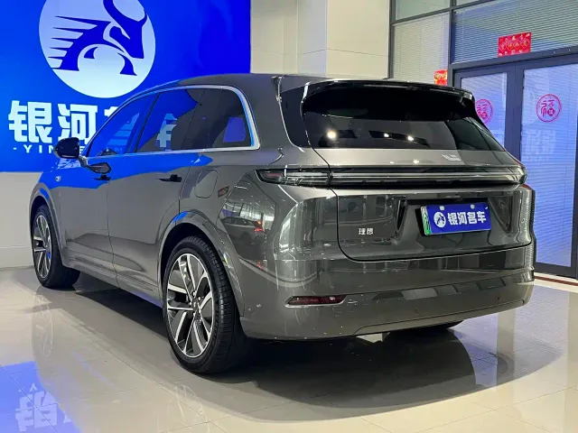 Li Auto L7 — Фото автомобиля 16