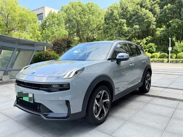 Lynk & Co Lynk & Co 06 EM-P 2022 PHEV 84KM Range Pro — Фото автомобиля 3