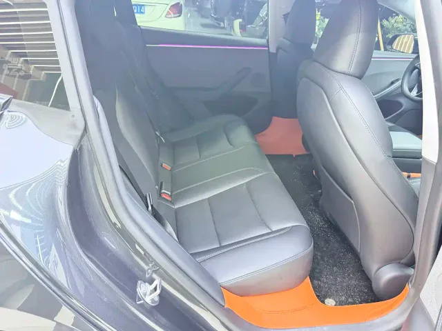 Tesla Model 3 — Фото автомобиля 10