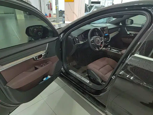 Volvo S90 — Фото автомобиля 15
