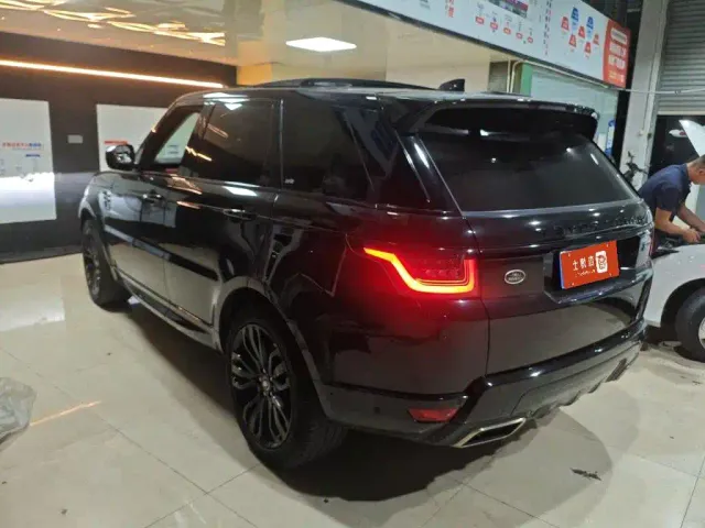 Land Rover Range Rover Sport — Фото автомобиля 9