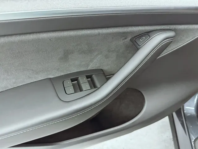 Tesla Model Y — Фото автомобиля 16
