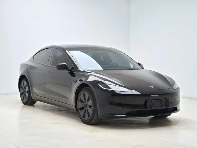 Tesla Model 3 — Фото автомобиля 3