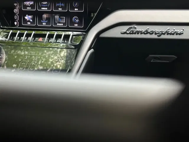 Lamborghini Urus 2023 4.0T V8 S — Фото автомобиля 9