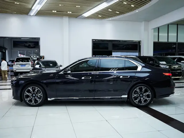 BMW 7 Series — Фото автомобиля 3