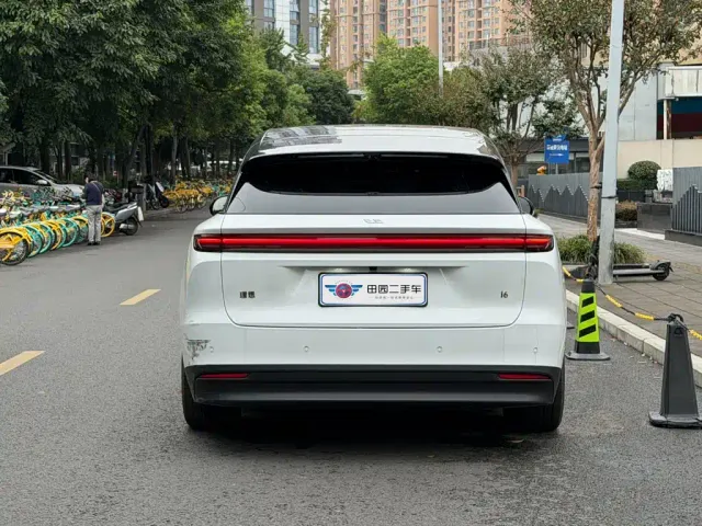 Li Auto i6 — Фото автомобиля 5