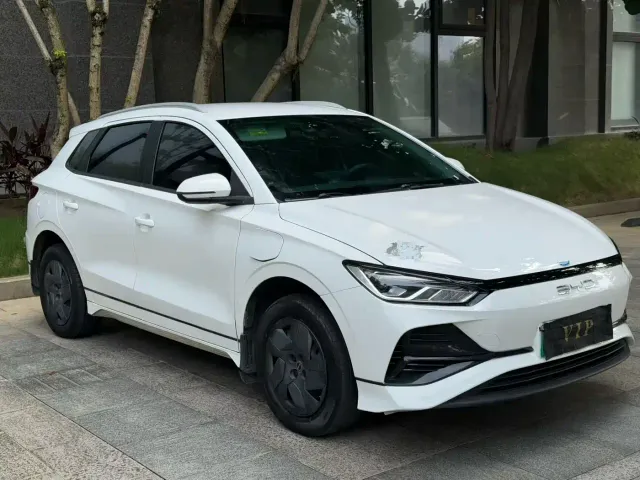 BYD e2 — Фото автомобиля 3