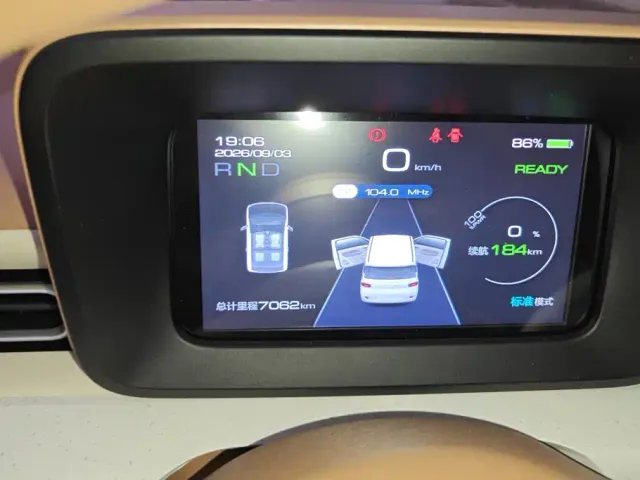Wuling Hongguang Mini EV — Фото автомобиля 14