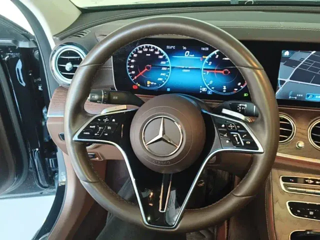 Mercedes-Benz E-Class — Фото автомобиля 10
