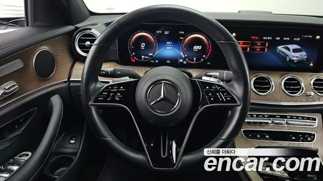 Mercedes-Benz E-Class — Фото автомобиля 13