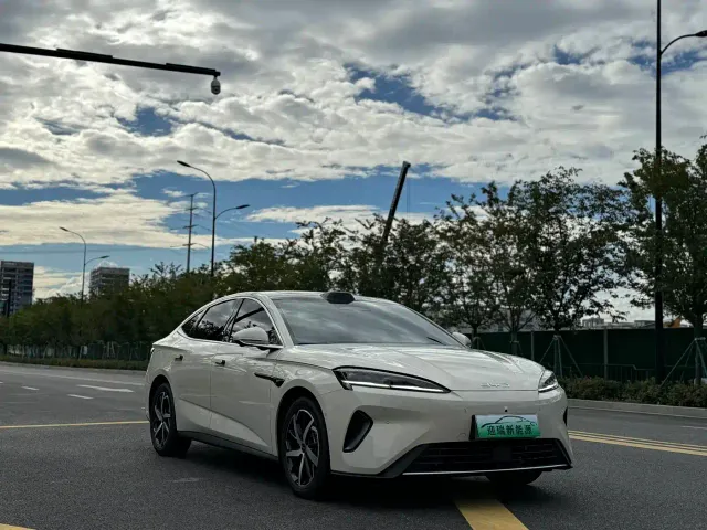 BYD Seal 07 DM-i — Фото автомобиля 2