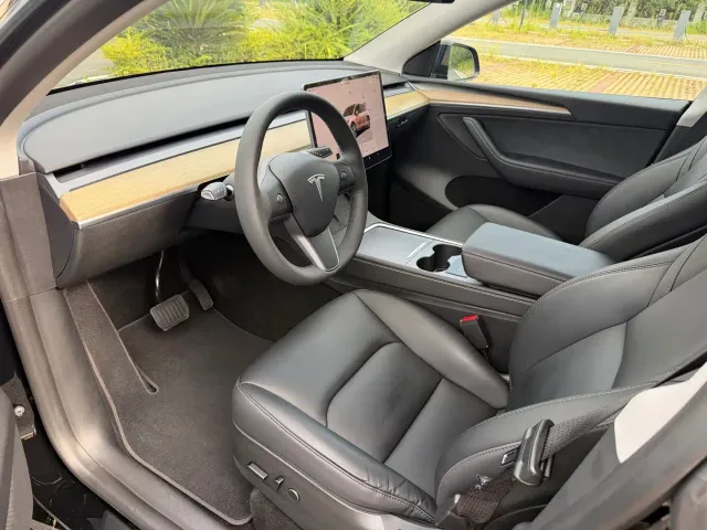 Tesla Model Y — Фото автомобиля 4