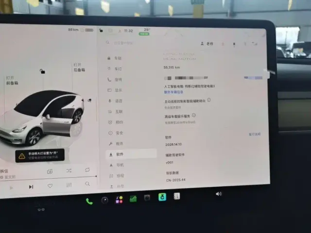 Tesla Model Y — Фото автомобиля 11