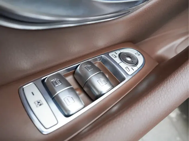 Mercedes-Benz E-Class — Фото автомобиля 7