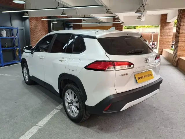 Toyota Corolla Cross — Фото автомобиля 3