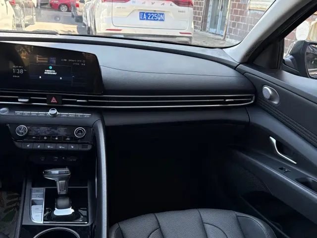 Hyundai Elantra — Фото автомобиля 10