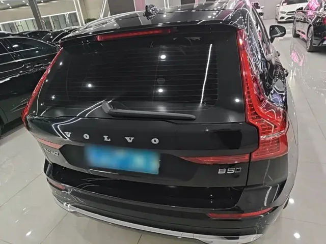 Volvo XC60 — Фото автомобиля 3