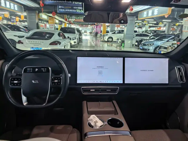 Li Auto L8 — Фото автомобиля 6