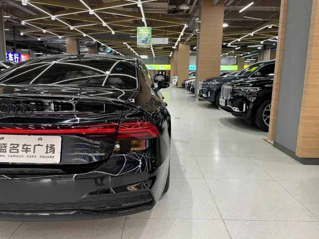 Audi A7L — Фото автомобиля 10