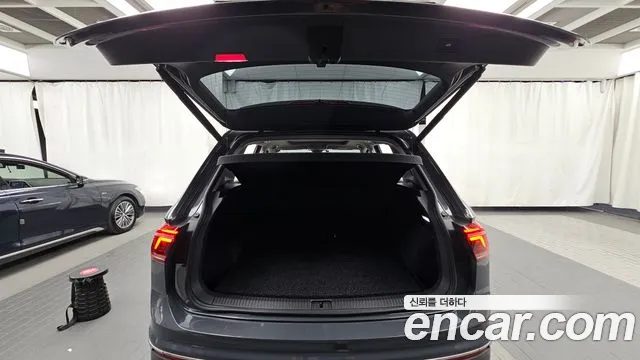Volkswagen Tiguan Tiguan 2 поколение 2.0 TDI Prestige — Фото автомобиля 16
