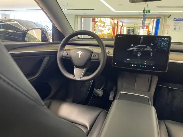 Tesla Model Y — Фото автомобиля 7