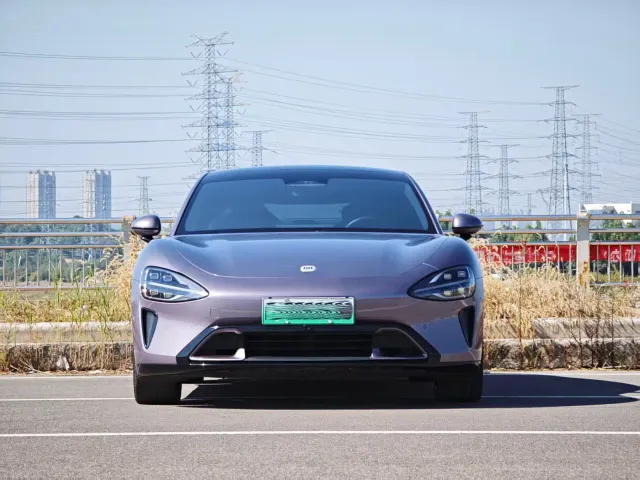 Xiaomi SU7 — Фото автомобиля 2