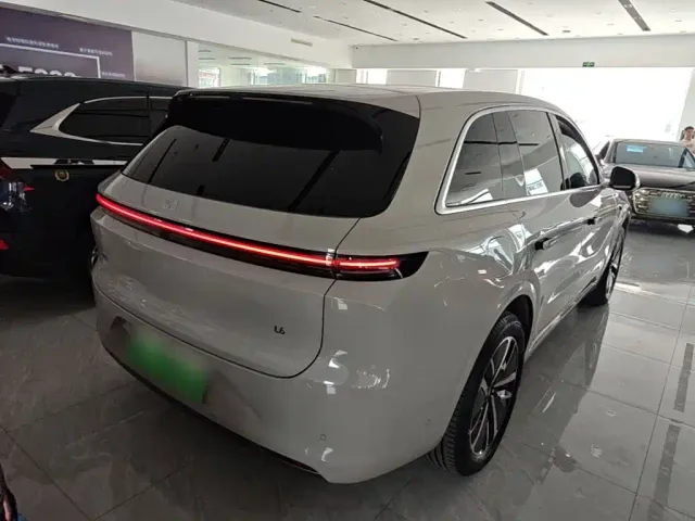 Li Auto L6 — Фото автомобиля 6