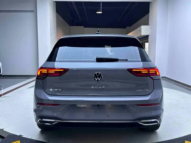 Volkswagen Golf — Фото автомобиля 5