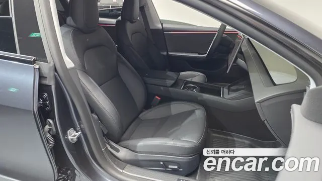 Tesla Model 3 — Фото автомобиля 16