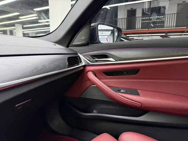 BMW 5 Series — Фото автомобиля 9