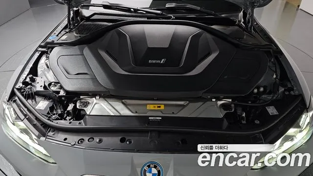 BMW i4 — Фото автомобиля 9