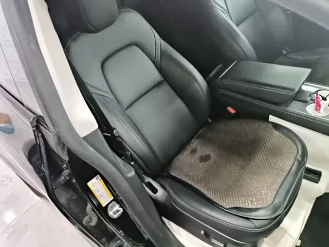 Tesla Model Y — Фото автомобиля 24