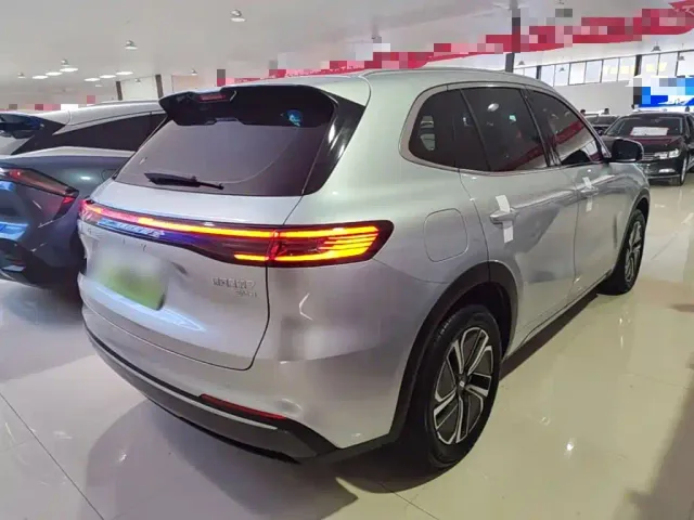 Geely Galaxy Starship 7 EM-i — Фото автомобиля 6