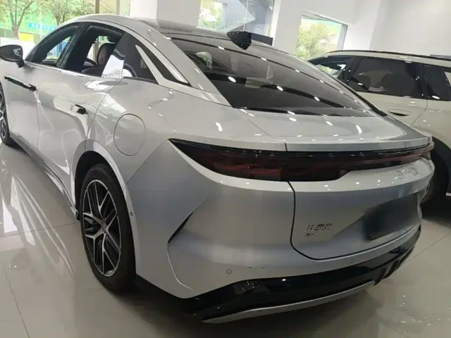 BYD Han L — Фото автомобиля 4