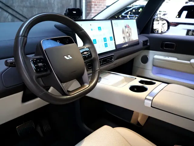 Li Auto MEGA — Фото автомобиля 6