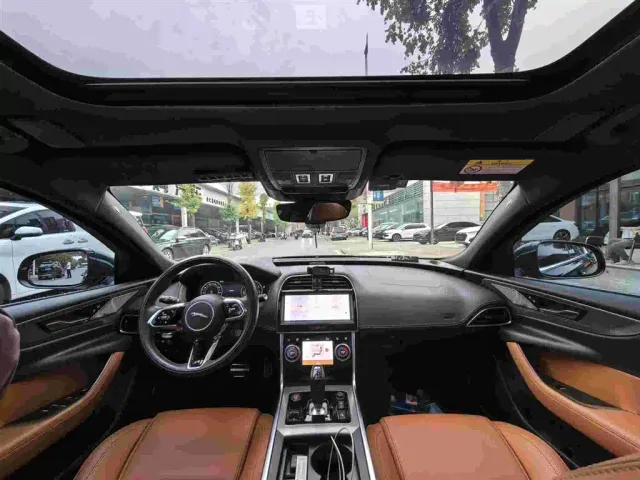 Jaguar XEL — Фото автомобиля 6