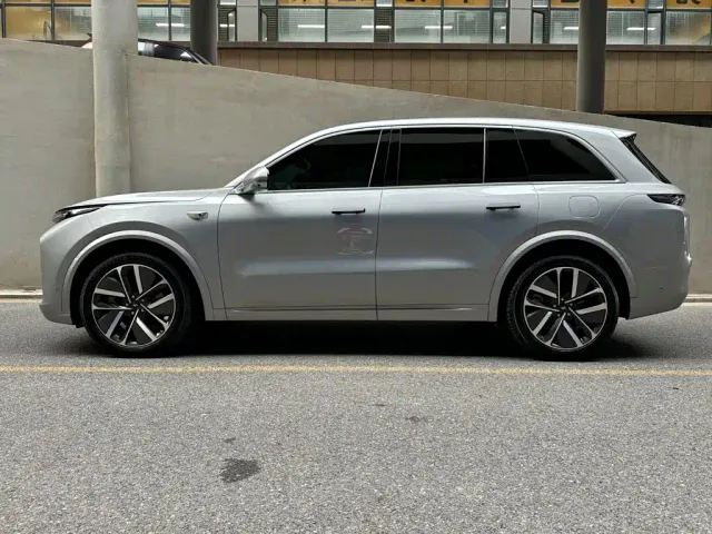 Li Auto L8 — Фото автомобиля 3