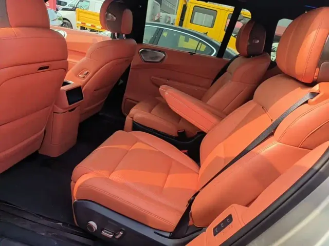 Lynk & Co 900 — Фото автомобиля 15